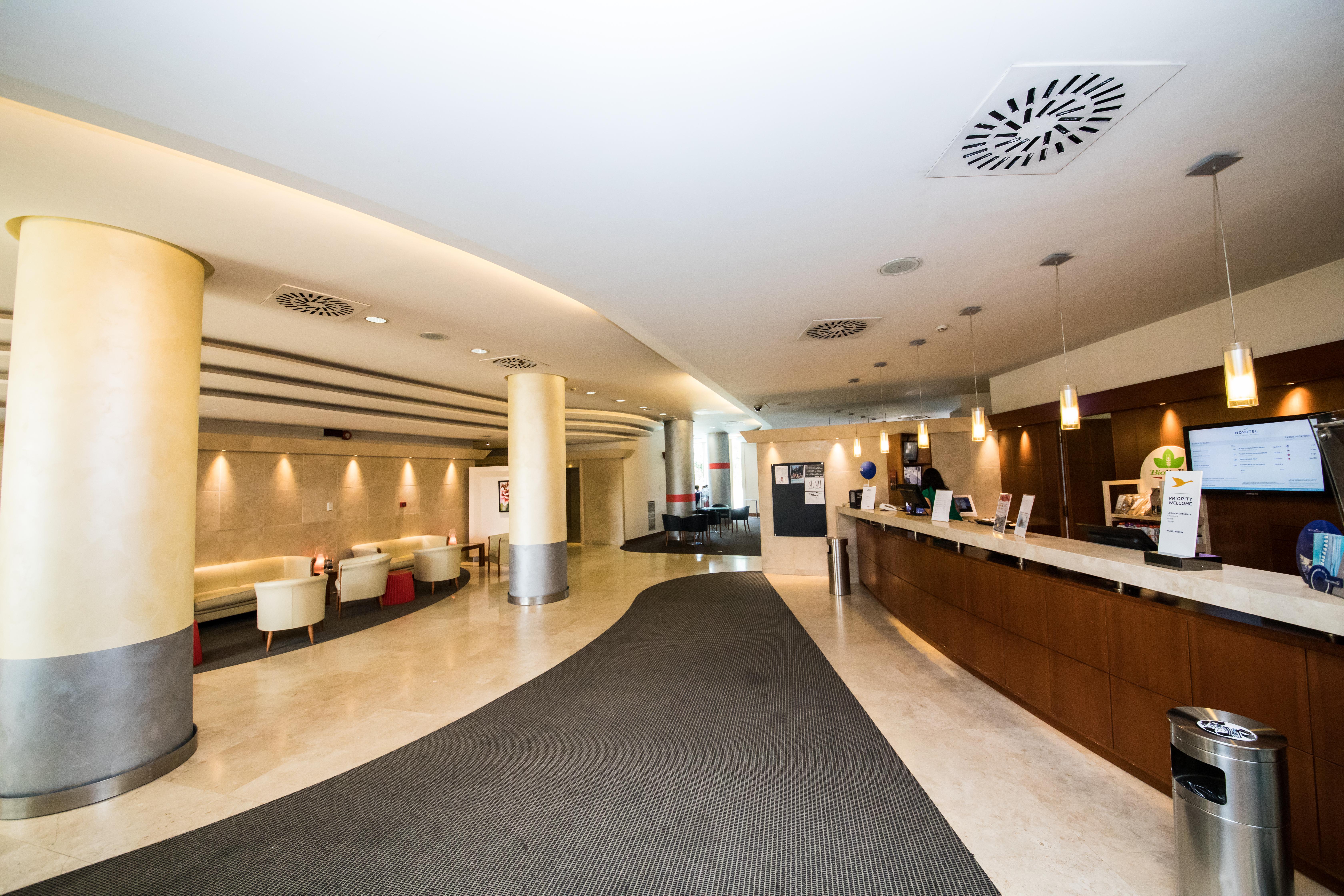 Novotel Roma Est Esterno foto