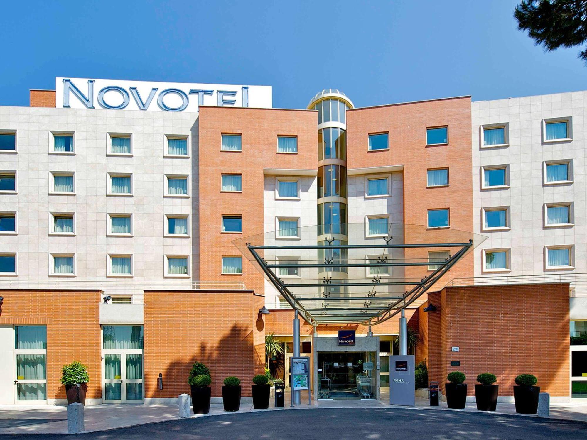 Novotel Roma Est Esterno foto