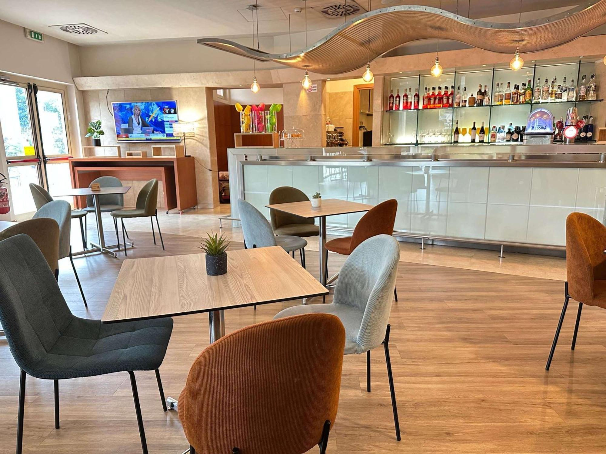 Novotel Roma Est Esterno foto