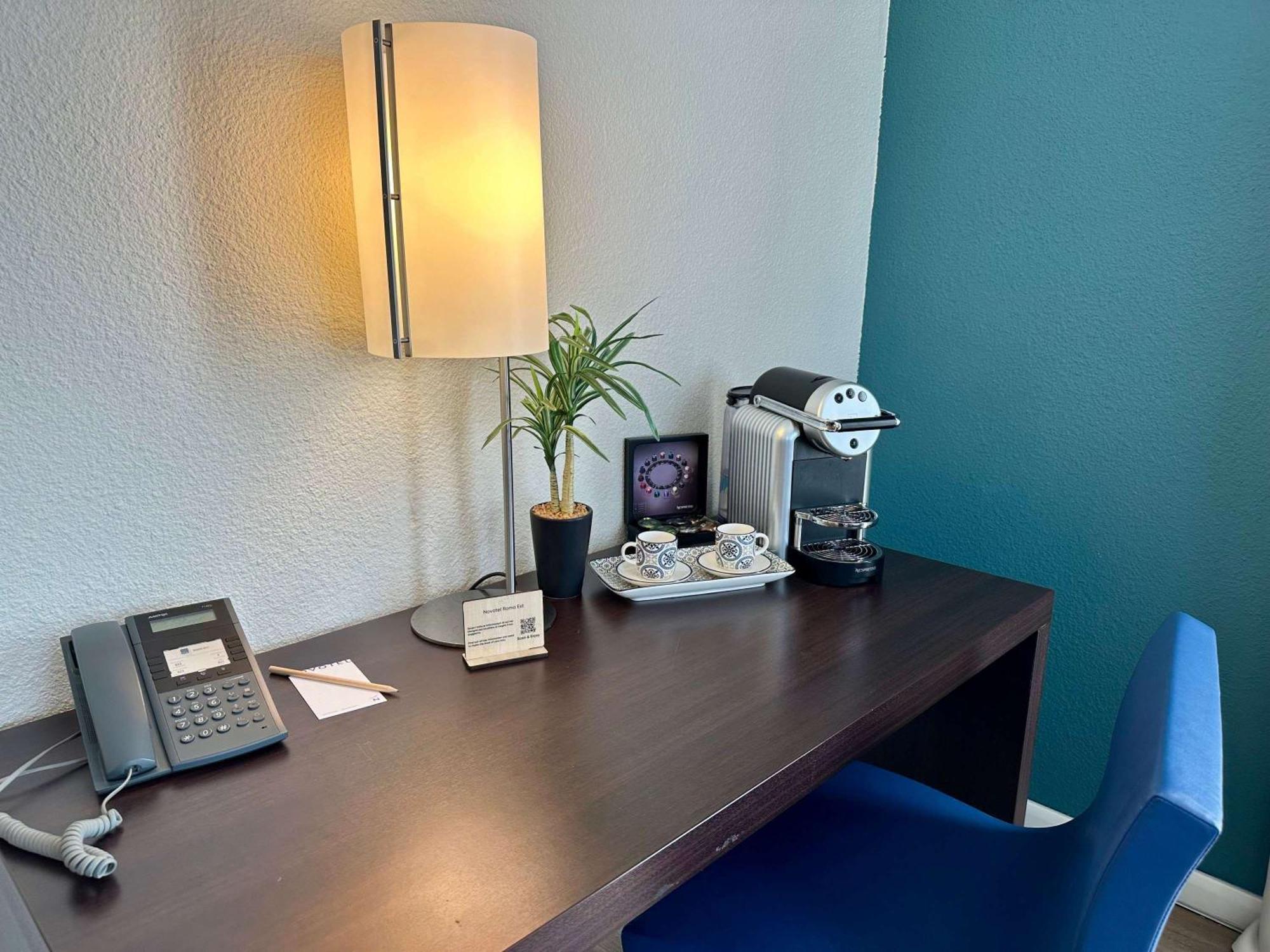 Novotel Roma Est Esterno foto
