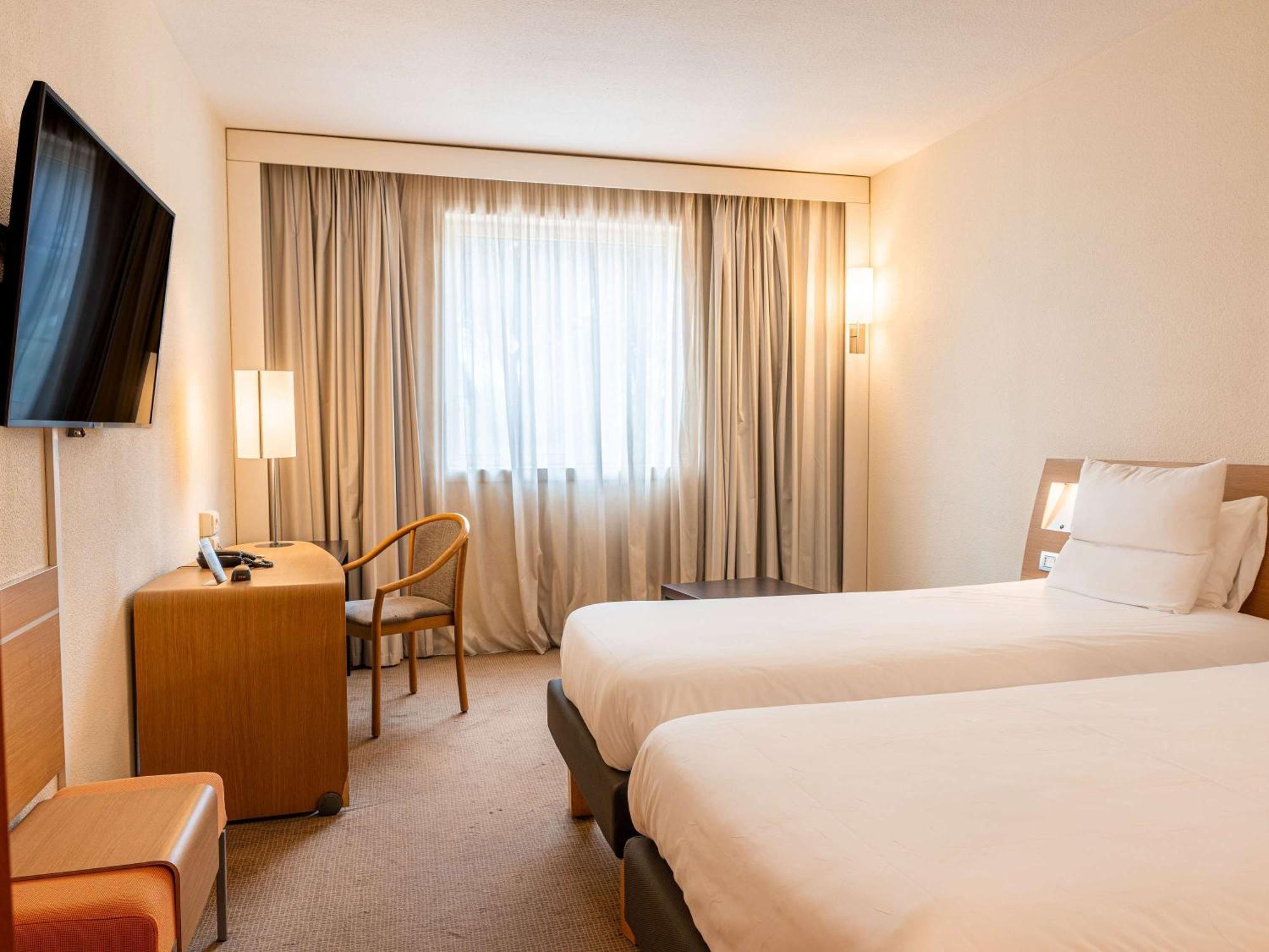 Novotel Roma Est Esterno foto
