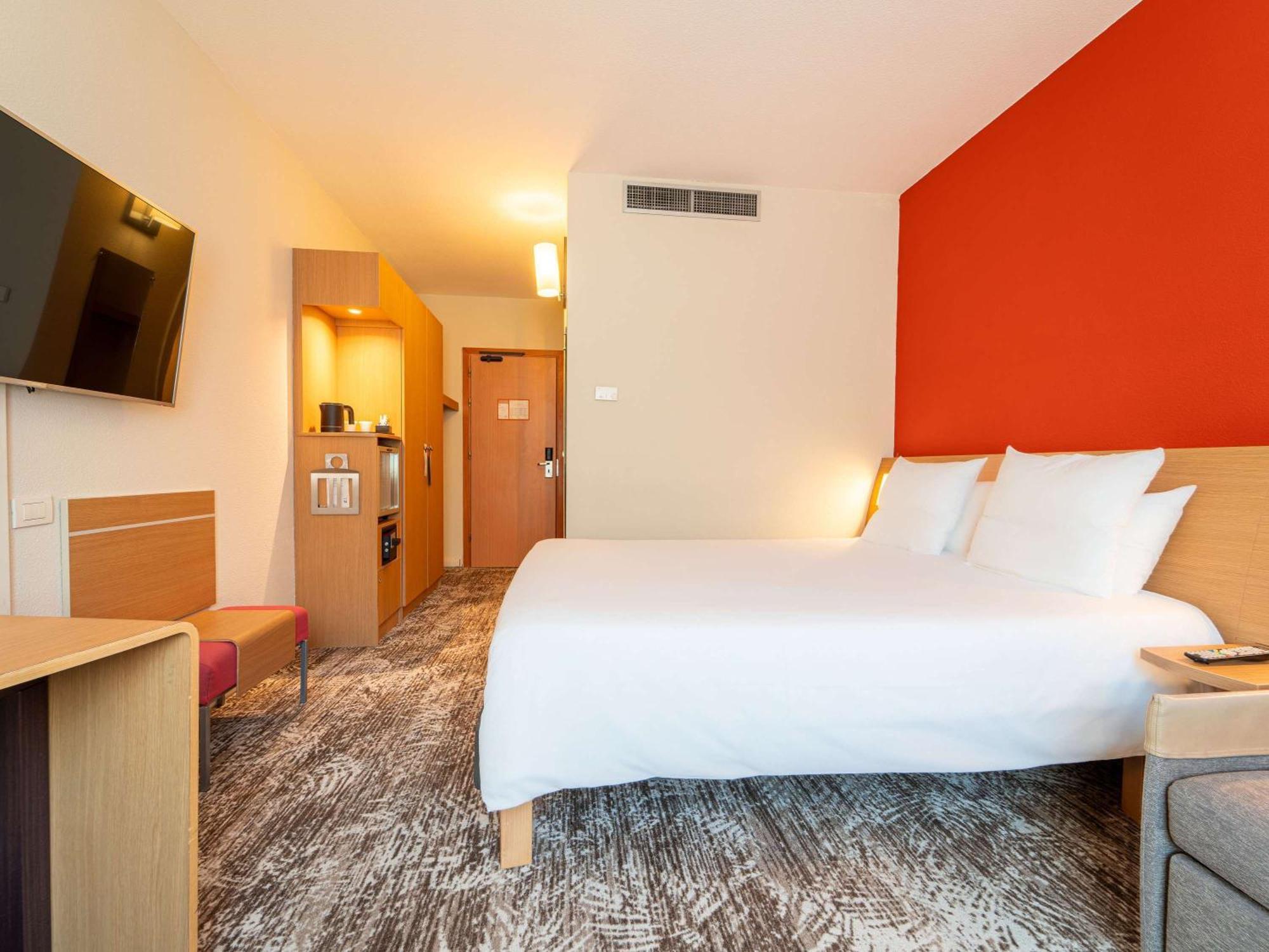 Novotel Roma Est Esterno foto
