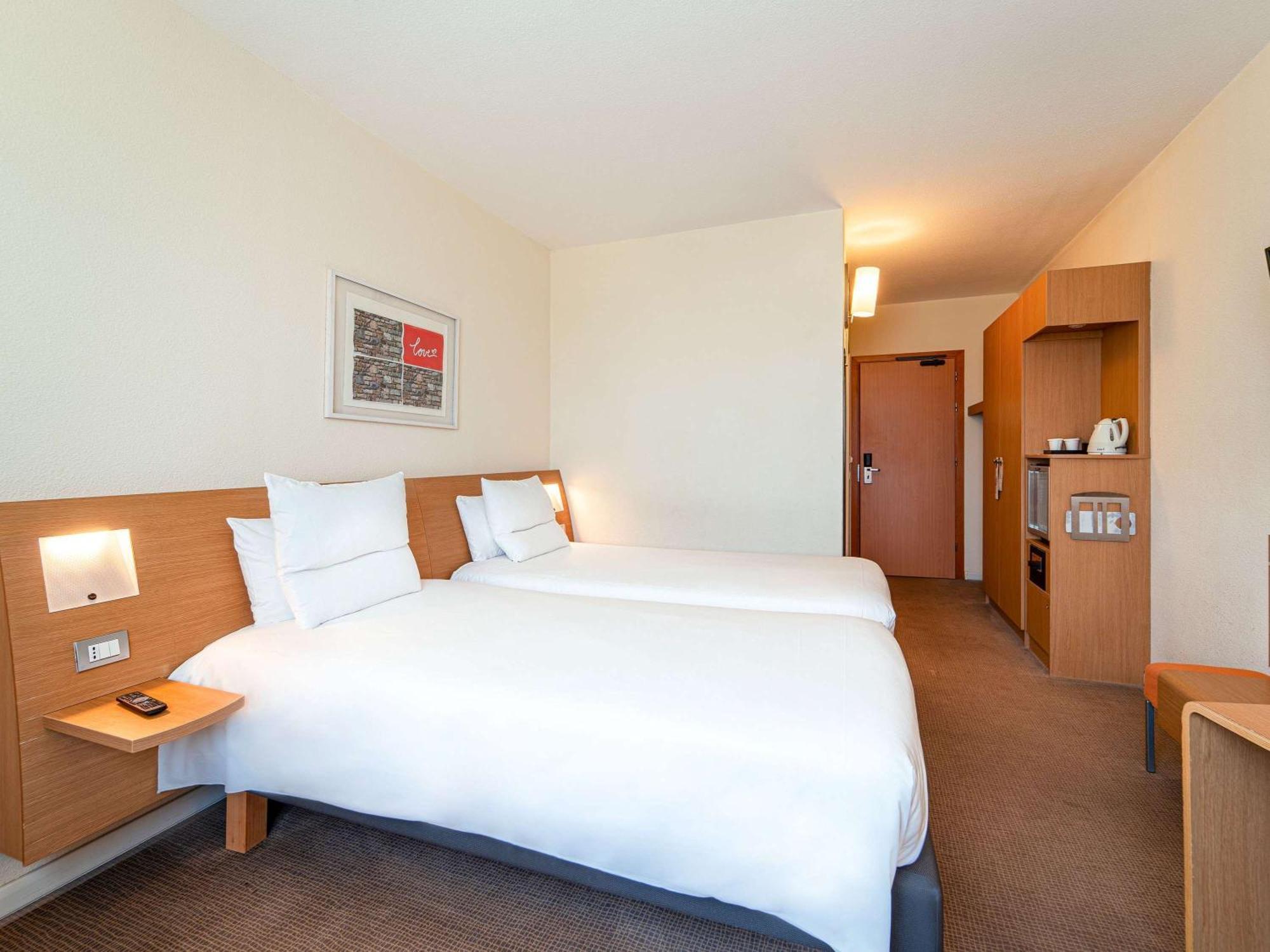 Novotel Roma Est Esterno foto