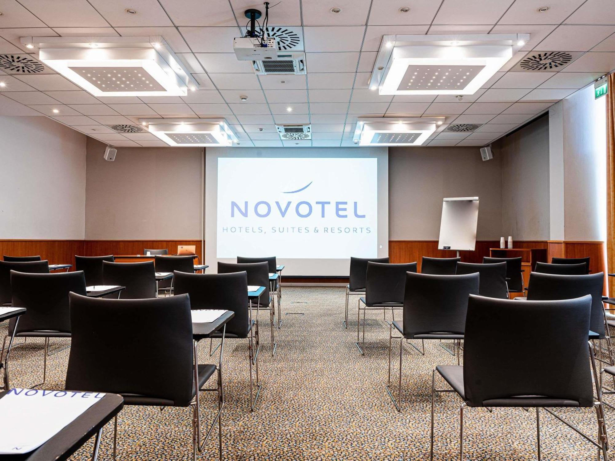Novotel Roma Est Esterno foto