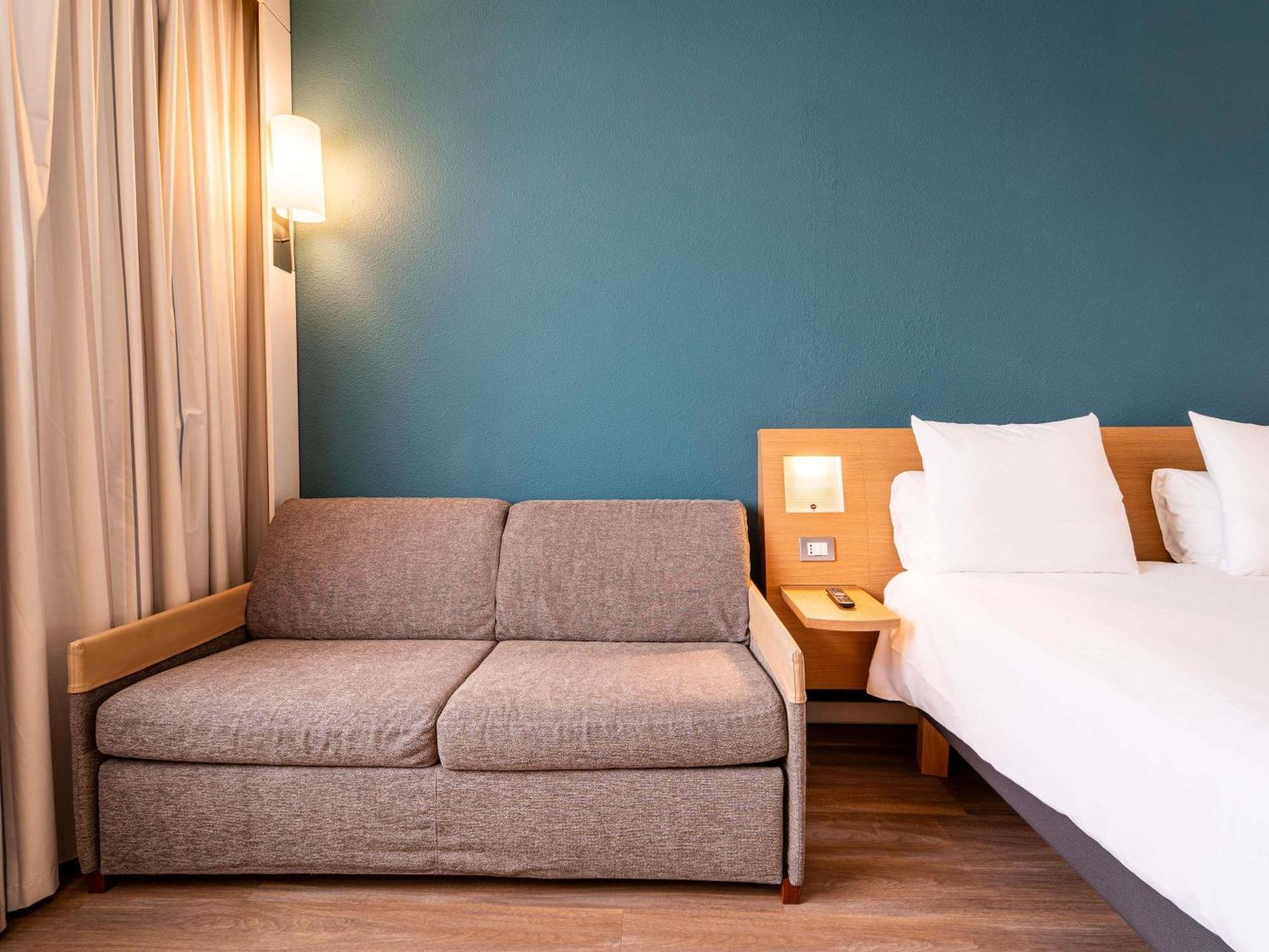 Novotel Roma Est Esterno foto